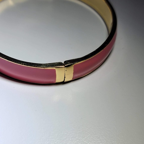 Gold tone and pink clasp bracelet with the initial "S" - Picture 7 of 14